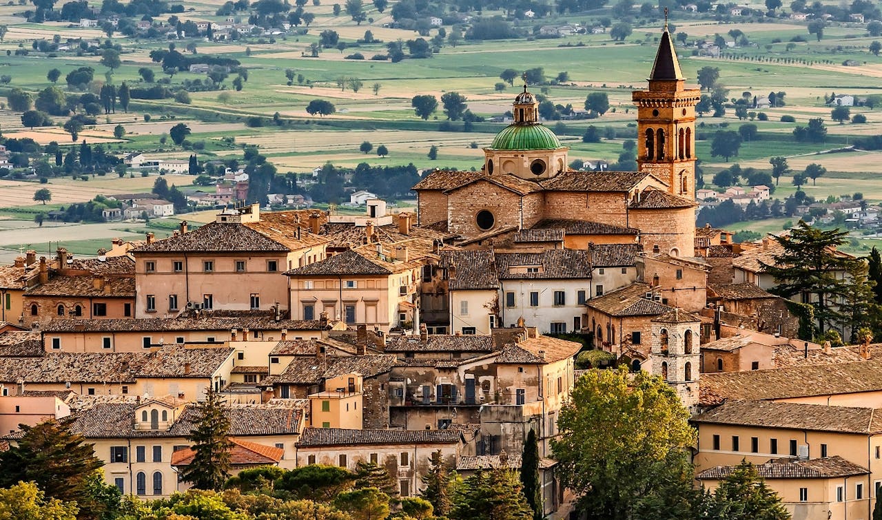 Vanaf het Italiaanse stadje Perugia heb je rondom uitzicht op de heuvels van Umbrië (foto: Maurizio Rellini/SIME/ HH).