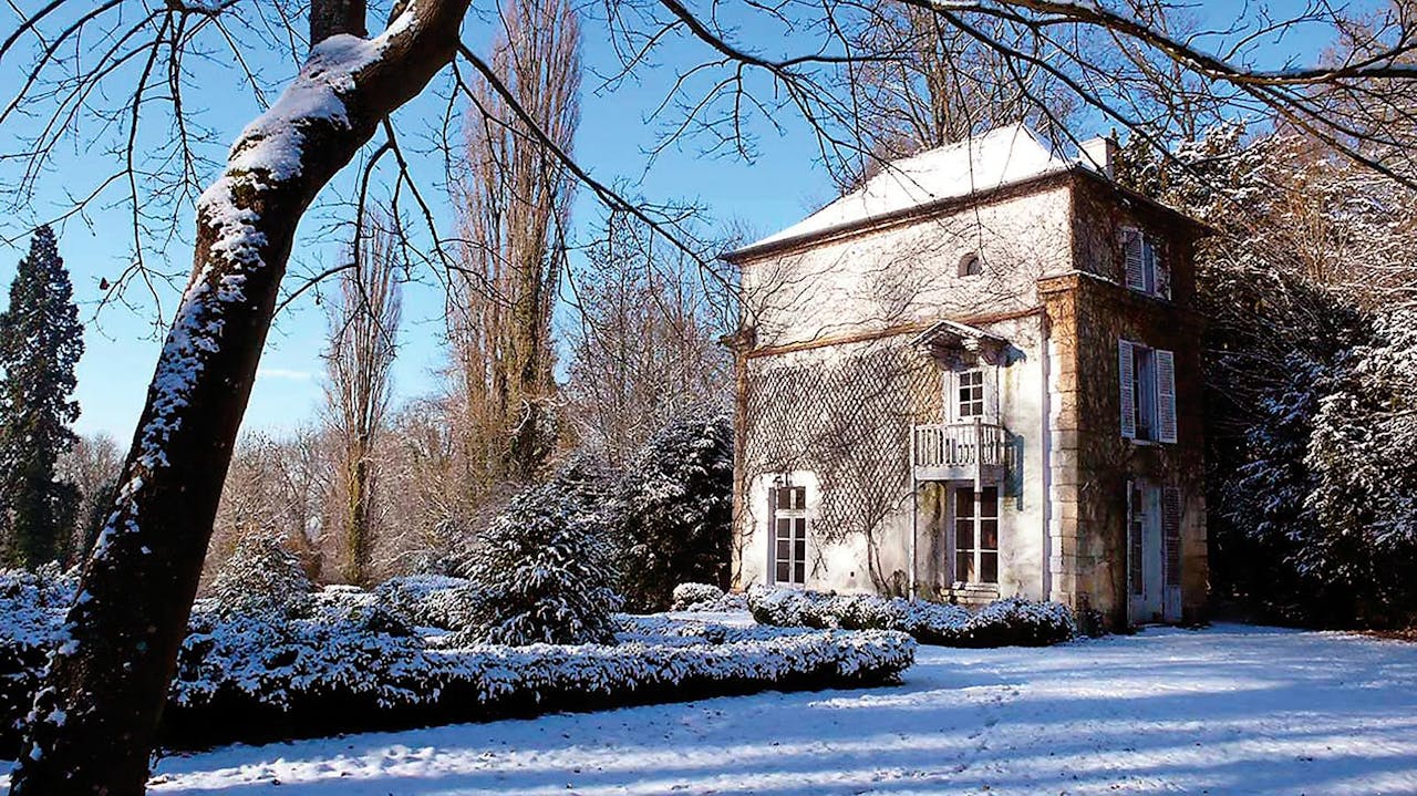 Het Chateau de Suisnes met de historische tuinen –Les jardins de Bougainville – was in Allene’s bezit van 1929 tot 1955. Tuin en chateau zijn op verzoek te bezichtigen.