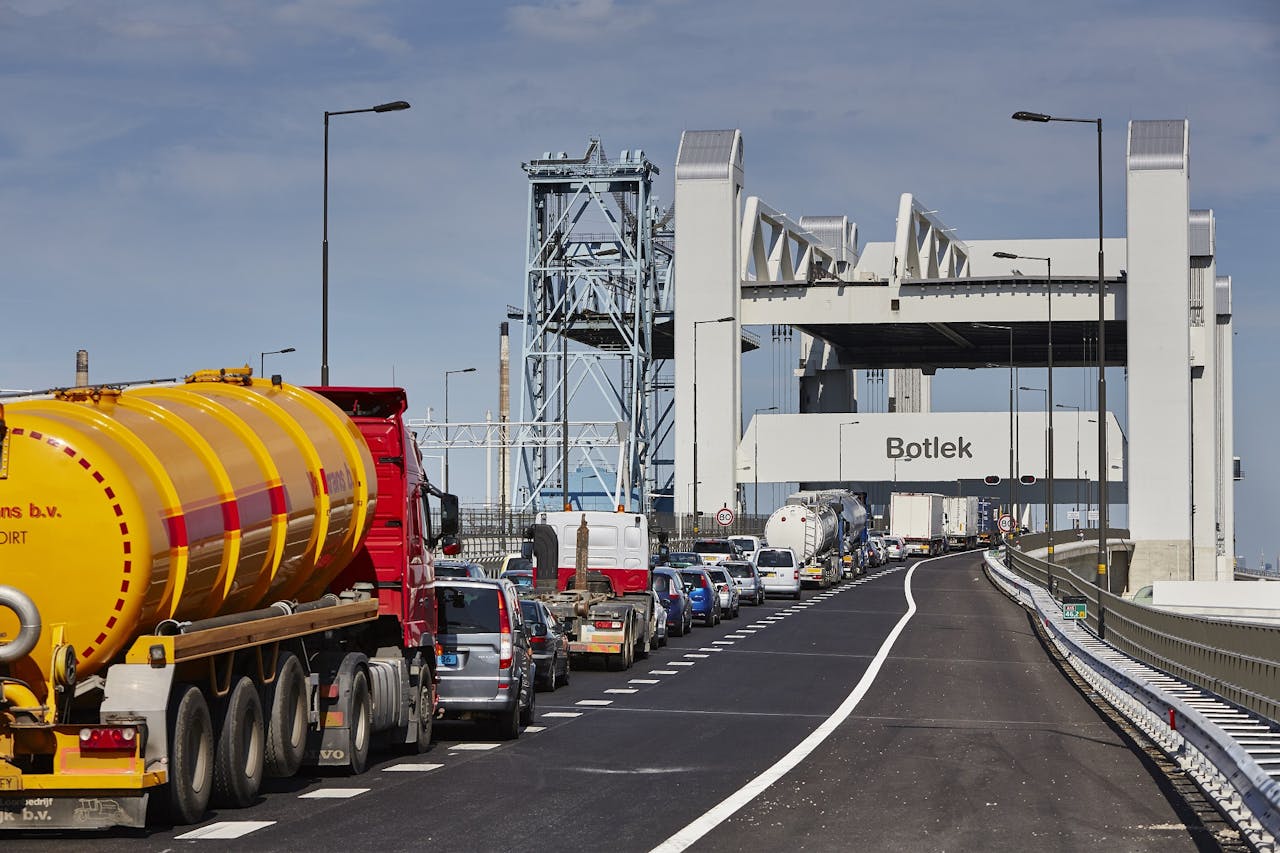 De nieuwe Botlekbrug bij Rotterdam (foto: HH)