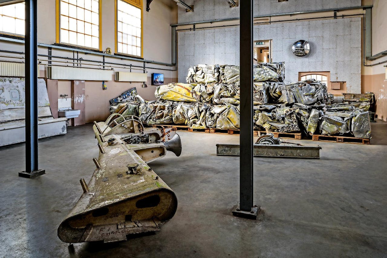Fernando Sánchez Castillo kocht het laatste wat over was van de dictatuur van Franco: diens plezierjacht Azor. Hij perste het schip tot 40 brokken schroot: ‘Guernica Syndrome’ (2014).