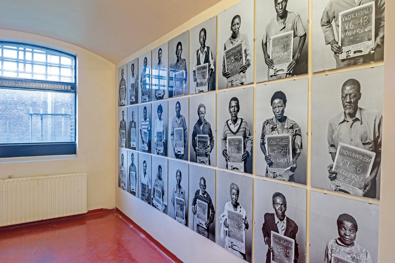 ‘Democratic Portraits’ van Paul Alberts, in 1994 gemaakt in een tijdelijk registratiekantoortje voor stemgerechtigden in Zuid-Afrika.