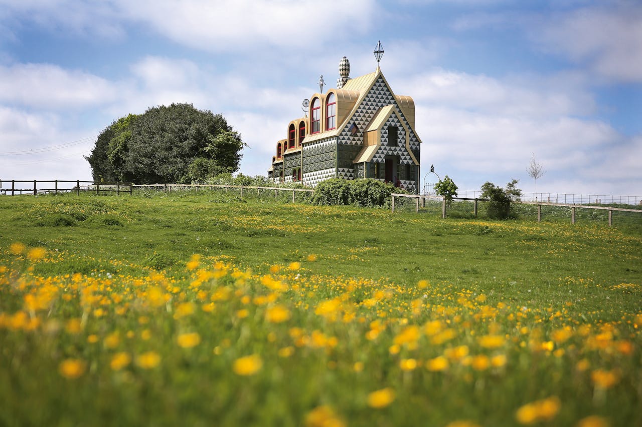 ‘A House for Essex’ in het Britse Wrabness heeft als bijnaam ‘The Gingerbread House’ (het koekhuisje).