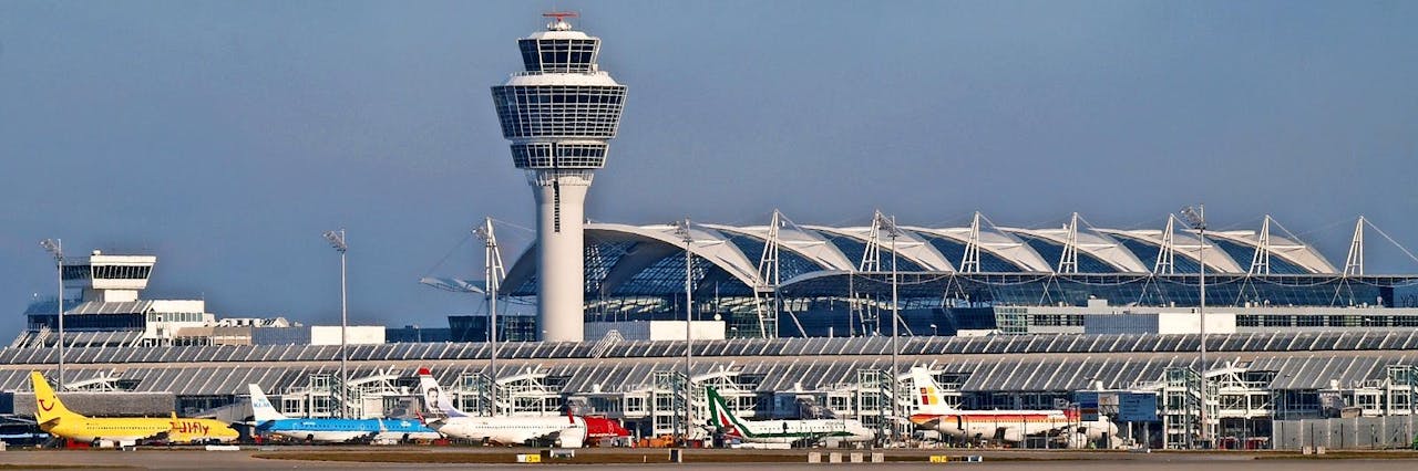 De luchthaven van München, in passagiersaantallen de op zes na grootste van Europa.