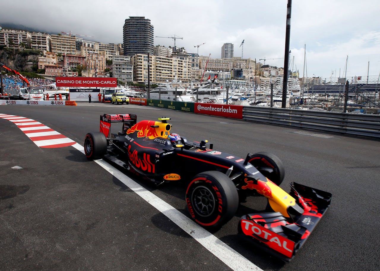 Red Bull Racing-coureur Max Verstappen heeft donderdag tijdens de eerste en tweede training voor de Grote Prijs van Monaco komende zondag respectievelijke de vijfde en vierde tijd gereden. (Foto: Reuters)