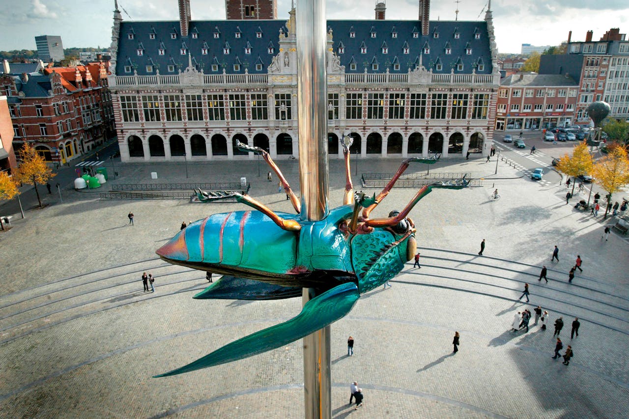 ‘Totem’ (2004) van Jan Fabre, op het Ladeuzeplein in Leuven.