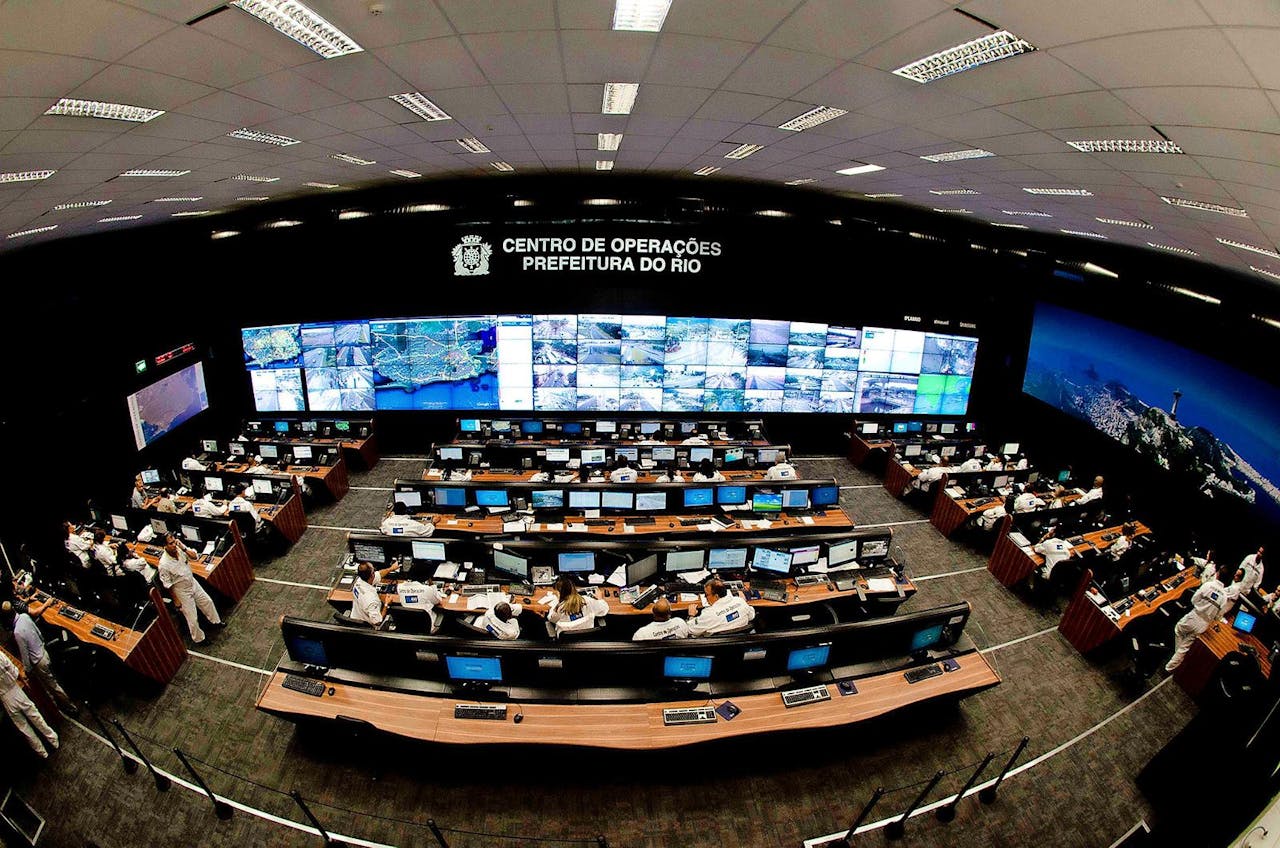 De control room van het COR (Centro de Operações Rio) van waaruit de gebeurtenissen in Rio de Janeiro tijdens de Olympische Spelen in augustus op de voet worden gevolgd. foto: Raphael Lima