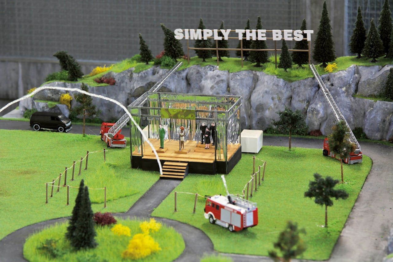 Deze maquette van een concert van Tina Turner speelt een rol in ‘Simply the Best’ van Carles Congost. Zijn ‘gastheer’ was de brandweer van Zürich.
