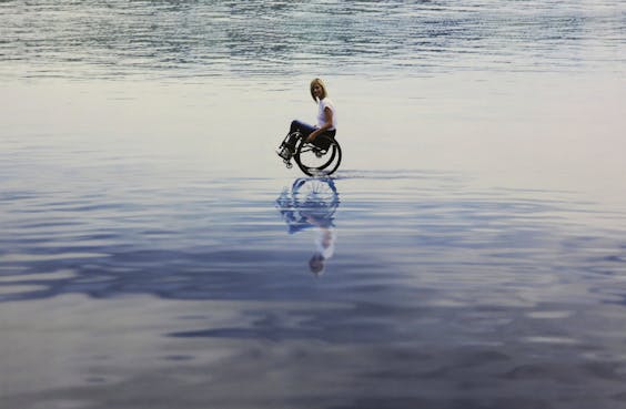 De verschijning van paralympisch kampioene Edith Wolf-Hunkeler op het water is steeds een verrassing.