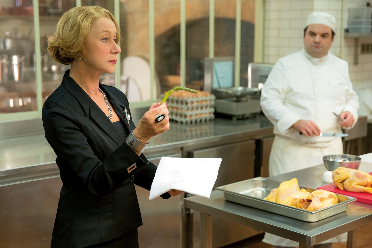 Actrice Helen Mirren in ‘The Hunderd Foot Journey’ (Lasse Hallström, 2014) bindt als Madame Mallory de strijd om de Michelin-sterren aan.