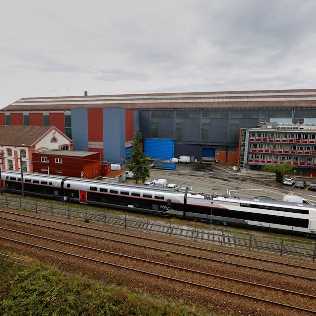 Parijs Bestelt Tgv S Voor Gewoon Spoor Om Fabriek Te Redden