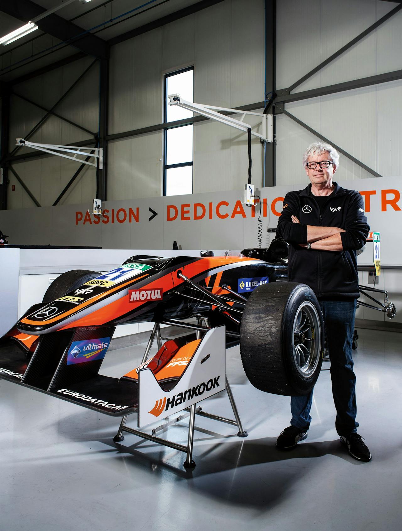 Frits van Amersfoort: 'We werkten soms nachten door om Max' wagen van het beste materiaal te voorzien.' (Foto: Friso Keuris)