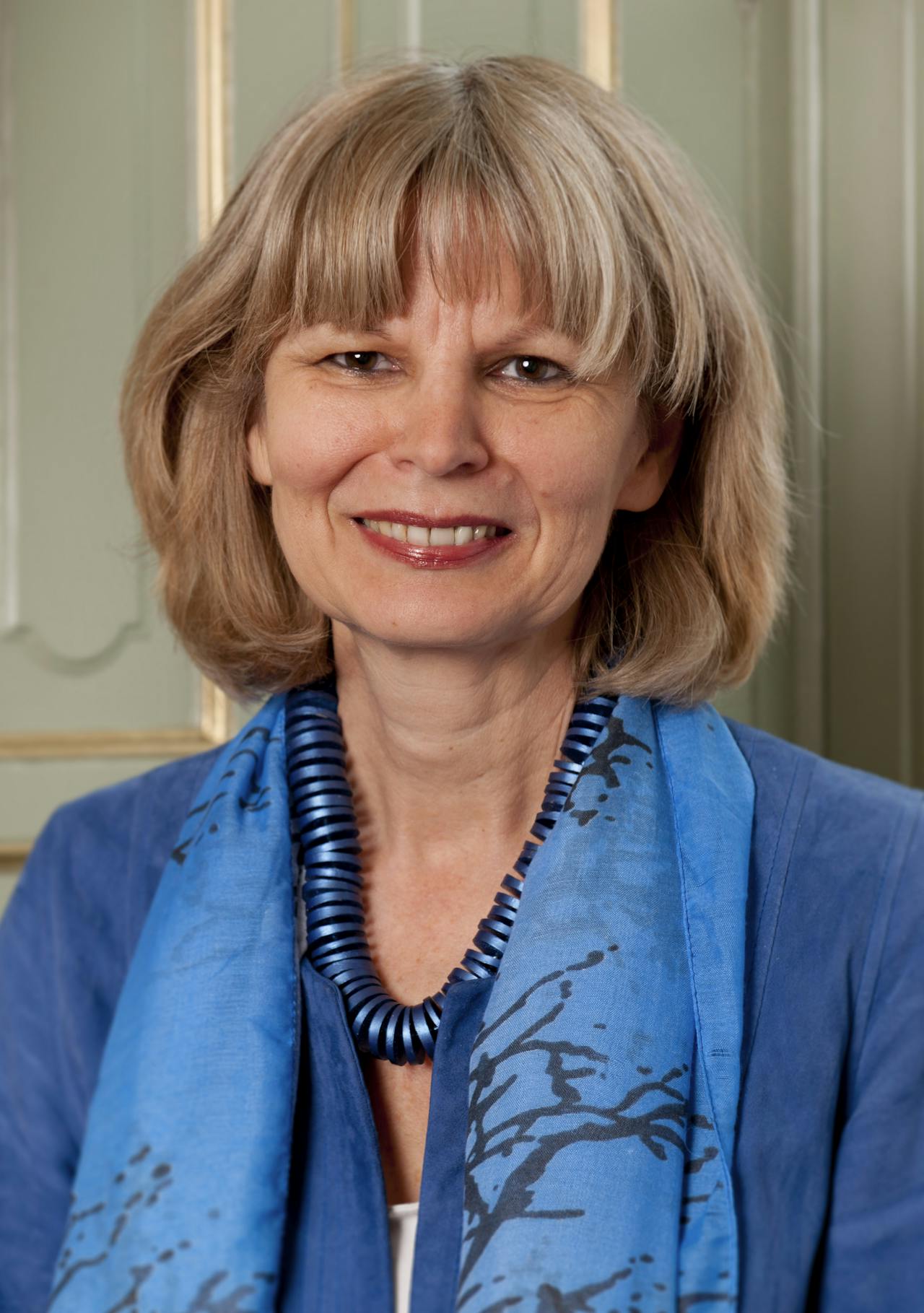 José van Dijck (55) is door maandblad Opzij verkozen tot de meest invloedrijke vrouw van 2016. Zij is de eerste vrouwelijke president van de Koninklijke Nederlandse Akademie van Wetenschappen (KNAW) en hoogleraar vergelijkende mediawetenschappen aan de Universiteit van Amsterdam. (Foto: KNAW)