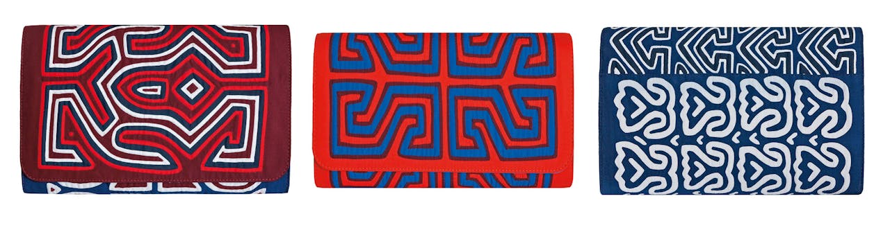 De dessins van deze clutches worden verkregen door tussen de twee en zeven lagen stof op elkaar te stikken.