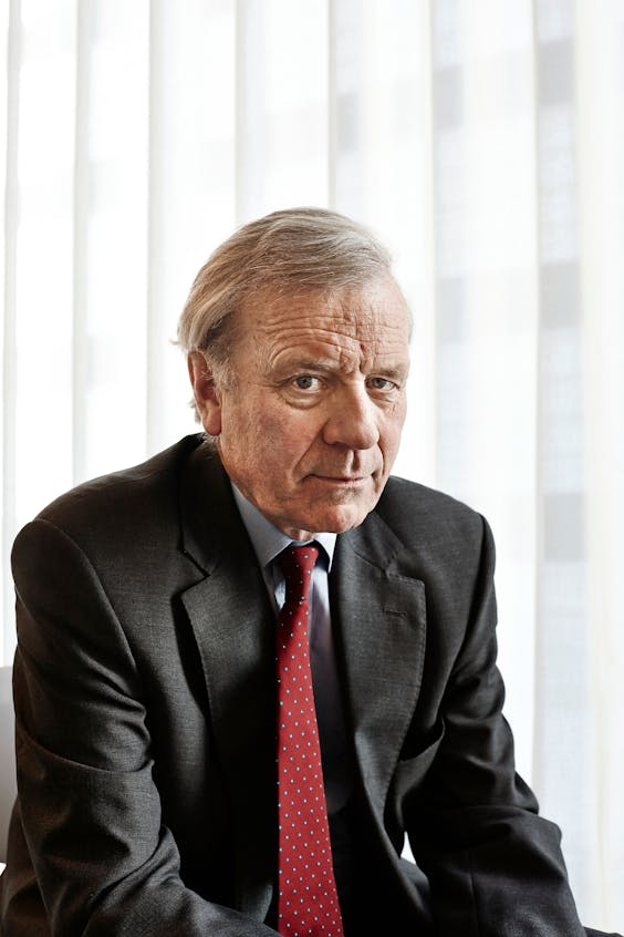 Jaap de Hoop Scheffer was vijf jaar secretaris-generaal van de Navo. Daarvoor minister van Buitenlandse Zaken namens het CDA. Tegenwoordig is hij hoogleraar internationale relaties en diplomatieke praktijk aan de Haagse faculteit van de Universiteit Leiden. Daarnaast is hij commissaris bij Air France-KLM en voorzitter van de Adviesraad Internationale Vraagstukken. (Foto: Mark Horn)