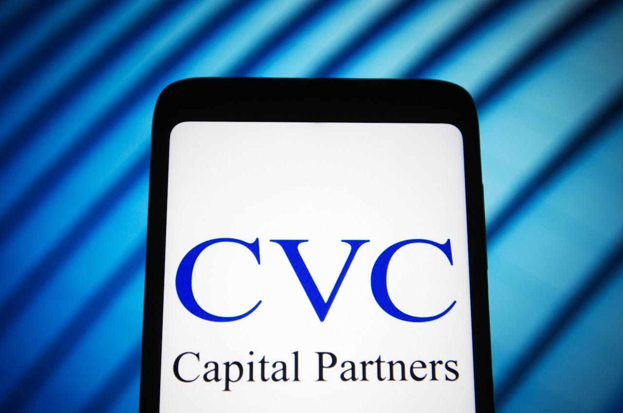 CVC is met een beheerd vermogen van $125 mrd een van 's werelds grootste investeringsmaatschappijen. Nederlander Rolly van Rappard is medeoprichter en covoorzitter.