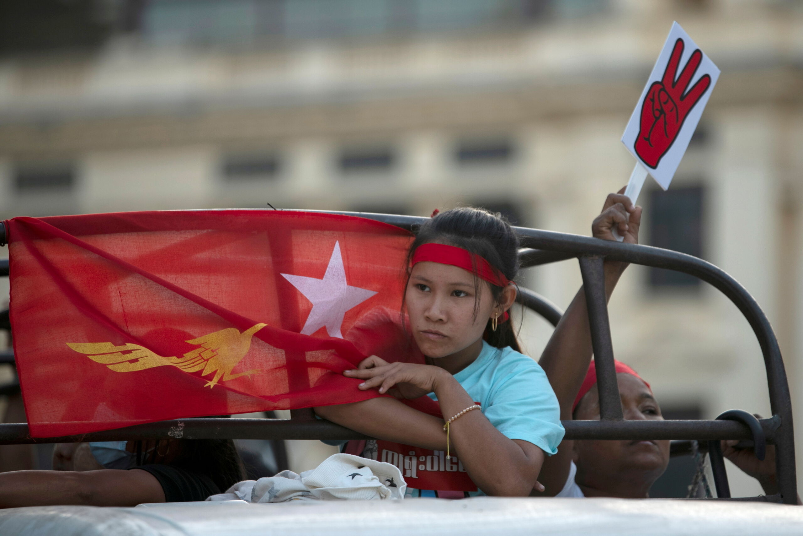 Myanmar roept staat van beleg uit in grote steden