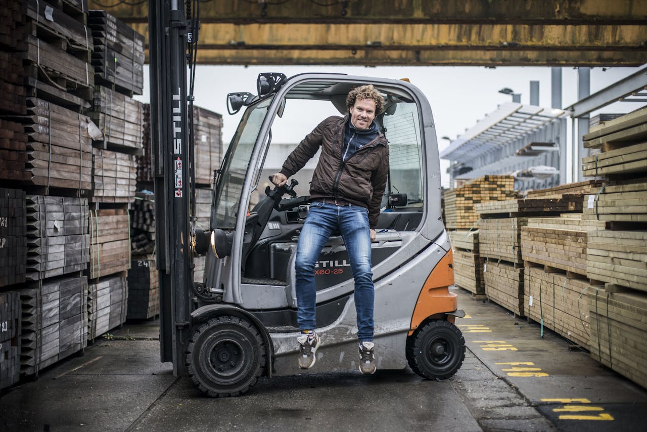 Ondernemer Henk Jan Bijmolt bedacht al tal van bedrijven tijdens zijn leven. Hier bij zijn huidige bedrijf: onlinehouthandel Gadero.
