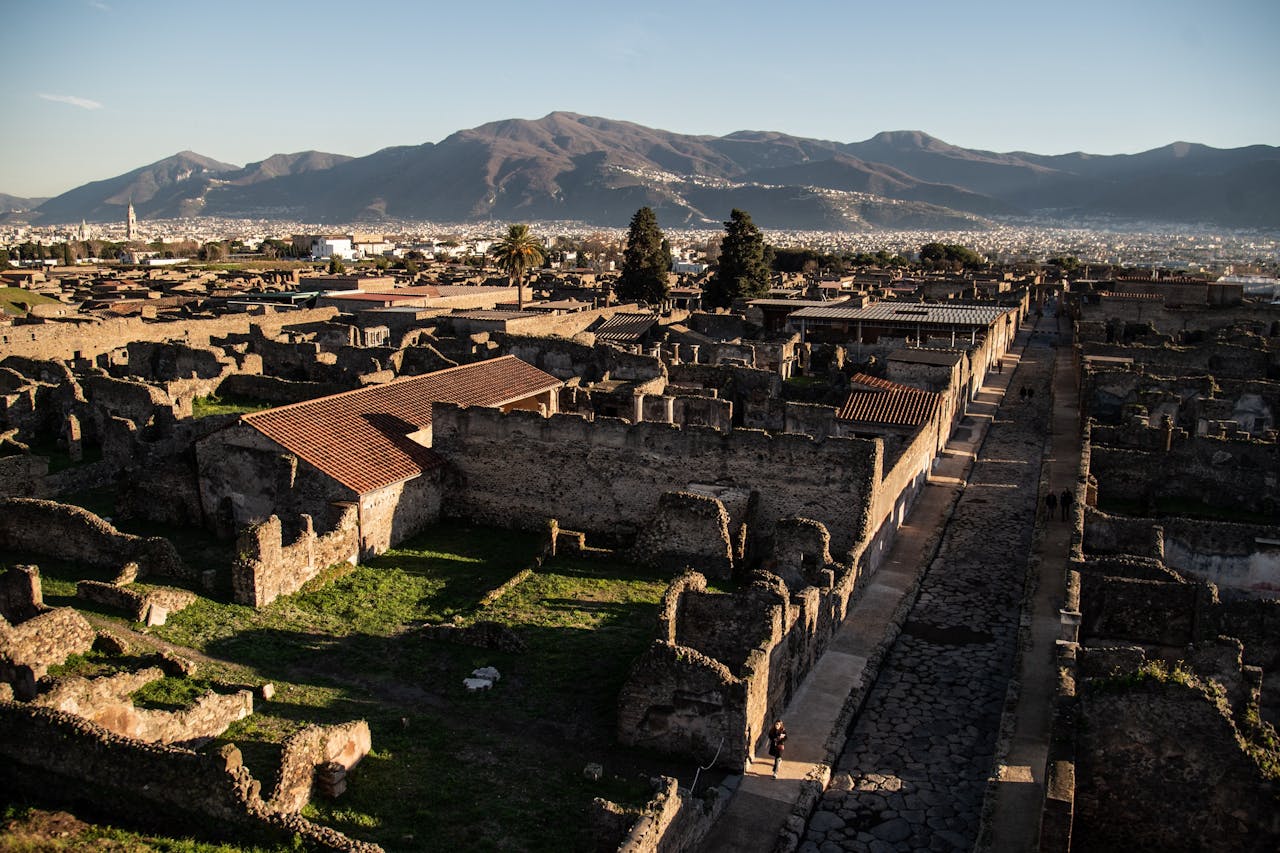 Het archeologische park in Pompeï. De stad verdween in 79 na Christus onder een dikke laag as na een uitbarsting van de nabijgelegen vulkaan Vesuvius.