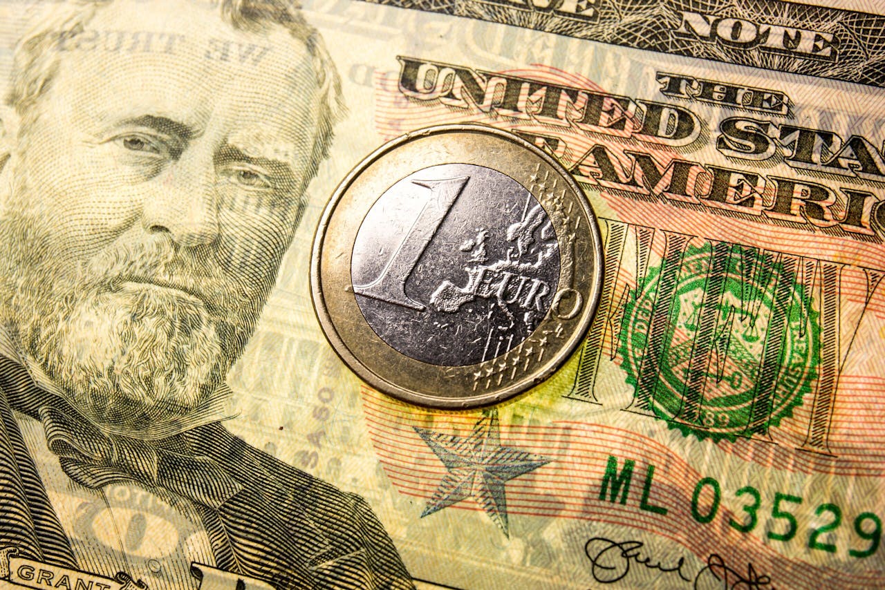 De euro verloor in de afgelopen twaalf maanden al 14% van zijn waarde tegenover de dollar.