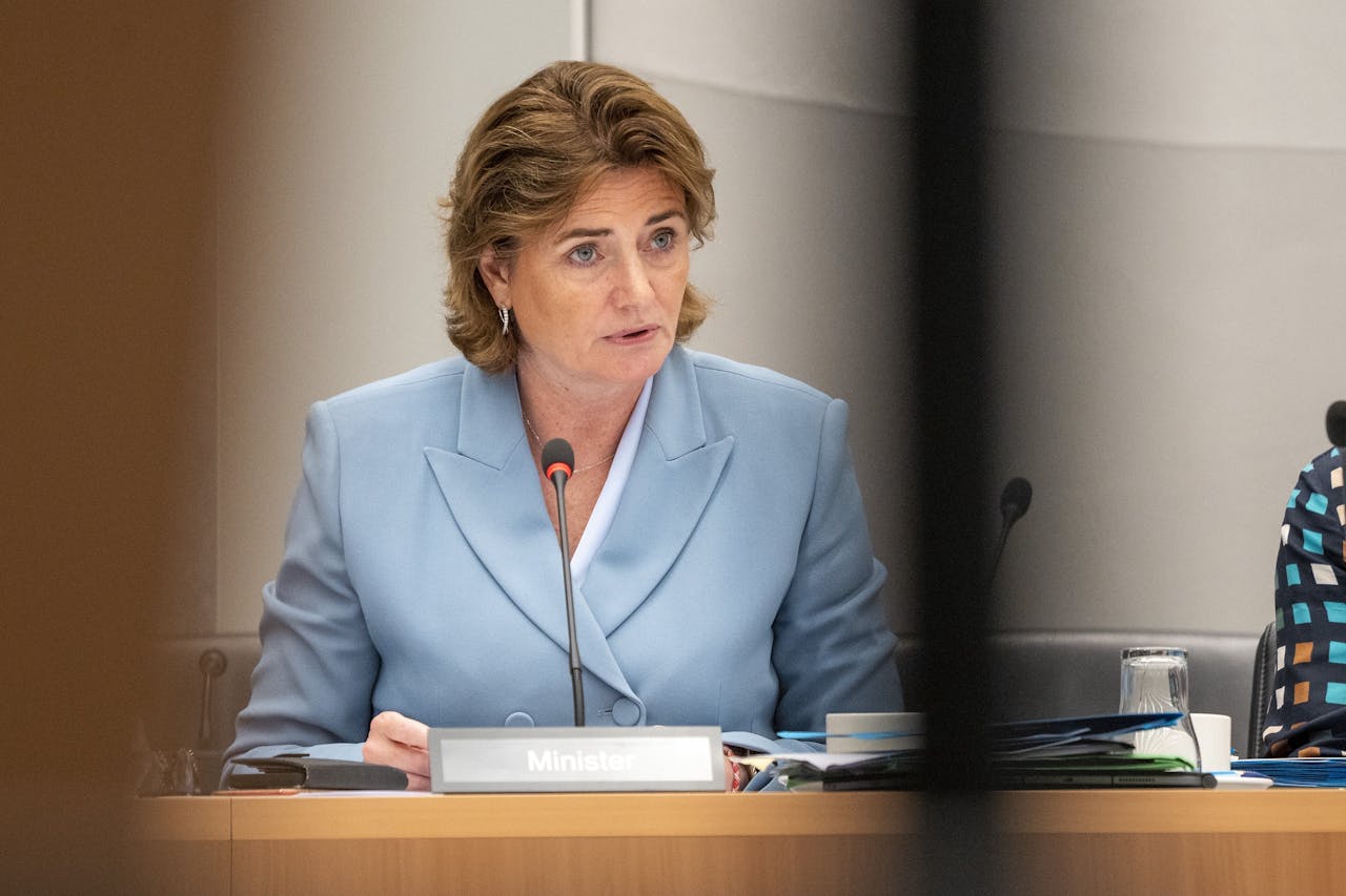 Minister Karien van Gennip van Sociale Zaken en Werkgelegenheid, maandag in overleg met de Tweede Kamer.