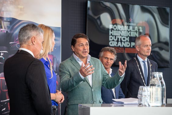 Persconferentie DutchGPLinks Formule 1 directeur Chase Carey (l). Helene Hendriks, directeur sponsering Heineken Hans Erik Tuijt , Jan Lammers en burgemeester Niek Meijer. Voor het eerst sinds 1985 wordt er in 2020 een F1 race gereden in Nederland.