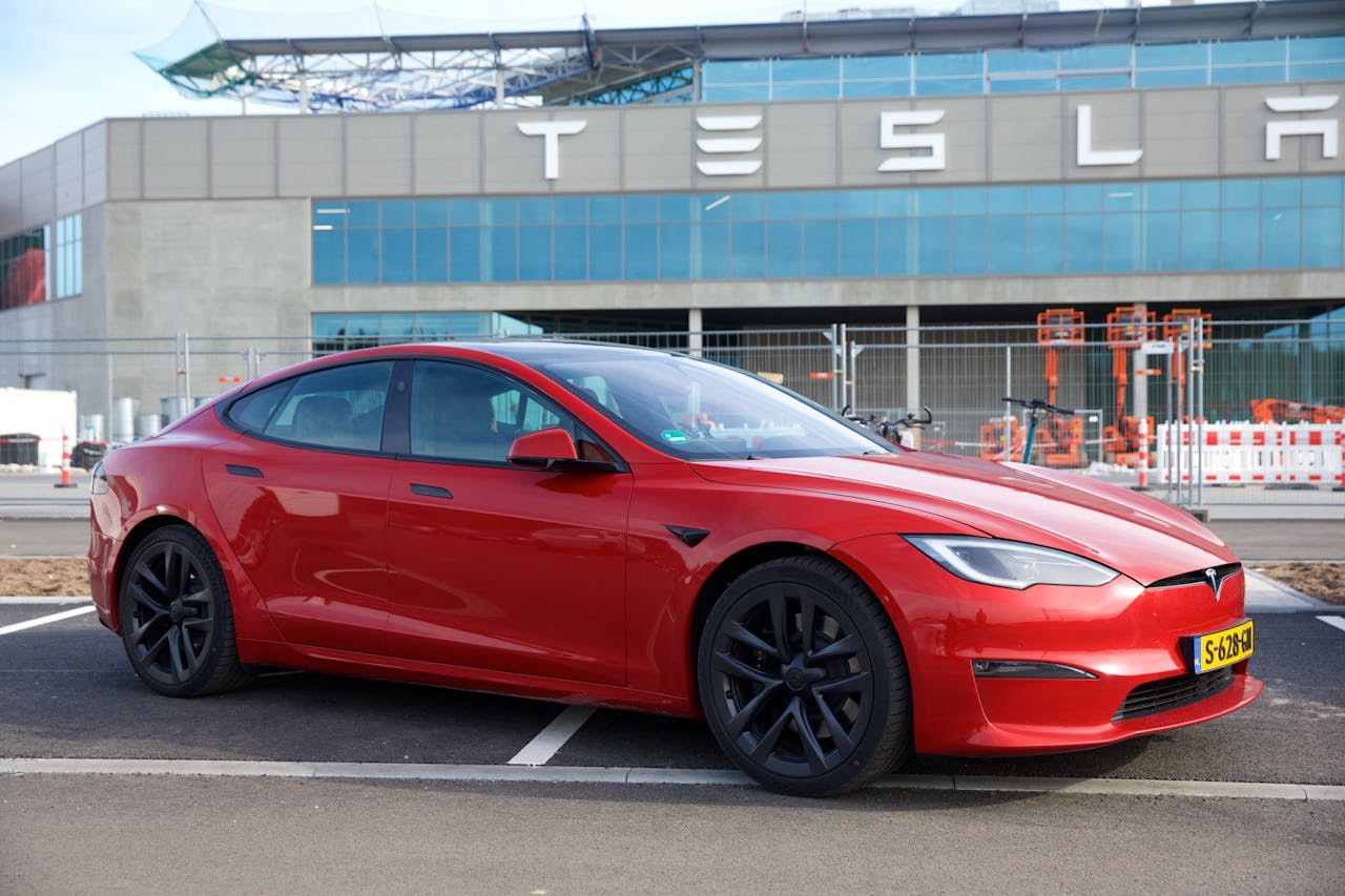 katje Beukende Reageren Tesla verlaagt opnieuw zijn autoprijzen in de VS om de verkoop te stimuleren
