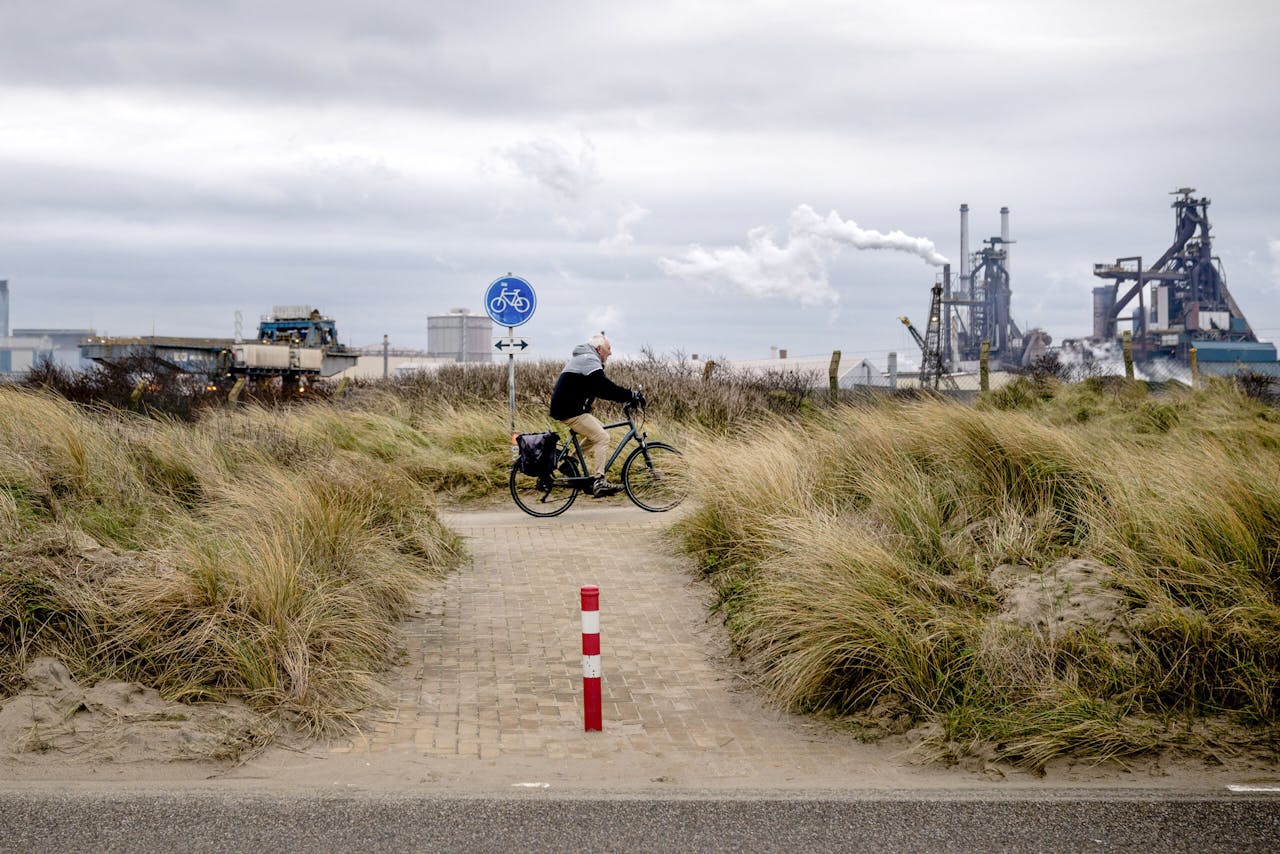 Tata Steel in IJmuiden. De Indiase aandeelhouder wil het Nederlandse onderdeel verkopen.