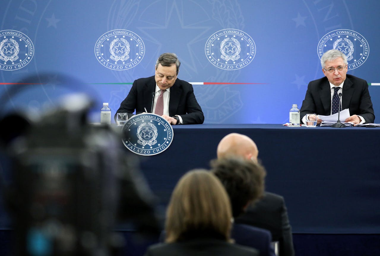 De Italiaanse premier Mario Draghi en minister van financiën Daniele Franco.