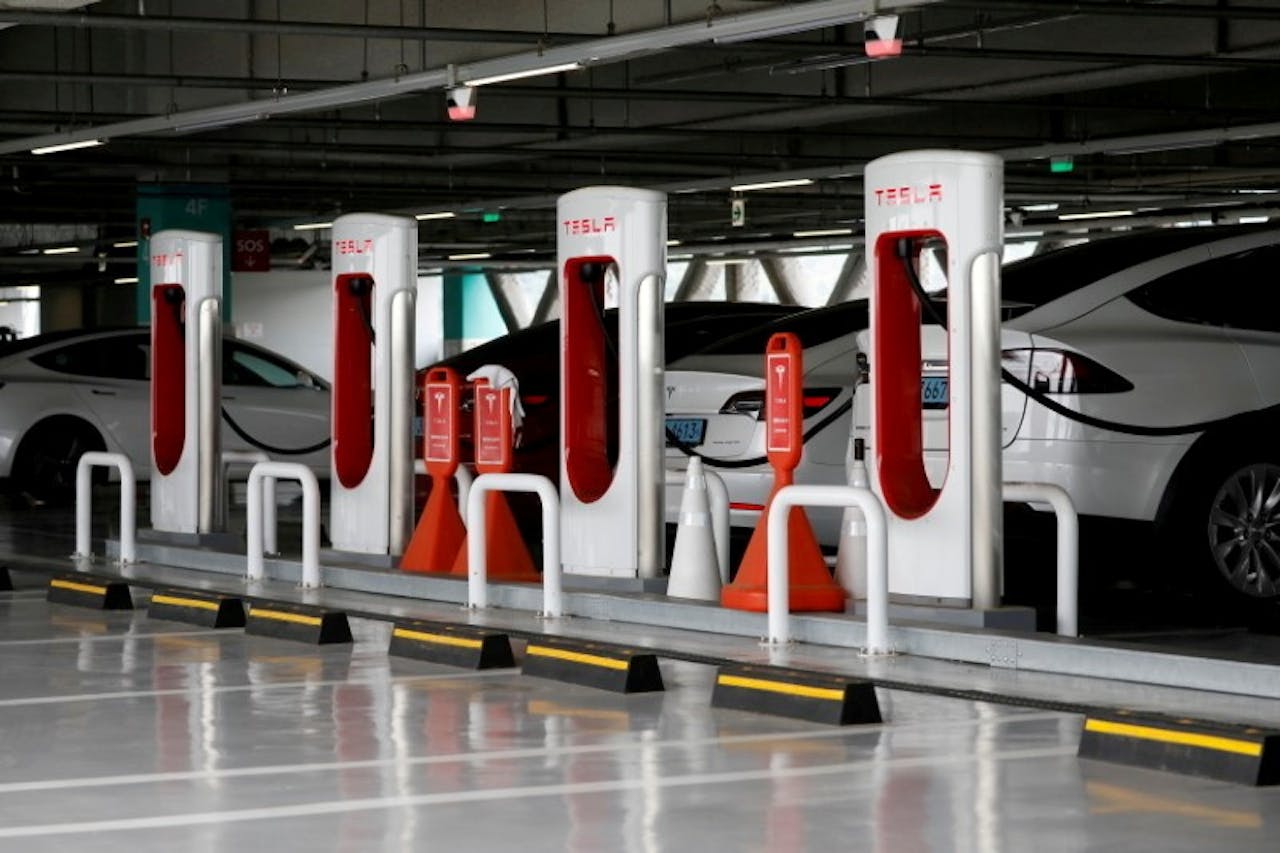 Tesla-ceo Musk meldde vorige week dat het bedrijf zijn laadpalen, de zogenaamde superchargers, te gaan openstellen voor elektrische auto's van andere makers.