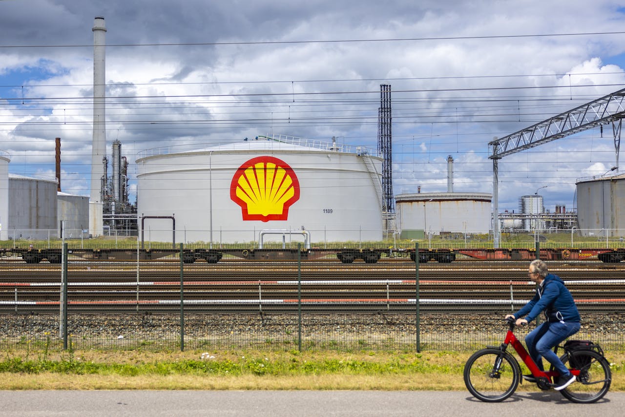 Shell krijgt vaak milieuboetes, maar ontvangt wel steeds een beter duurzaamheidskeurmerk.