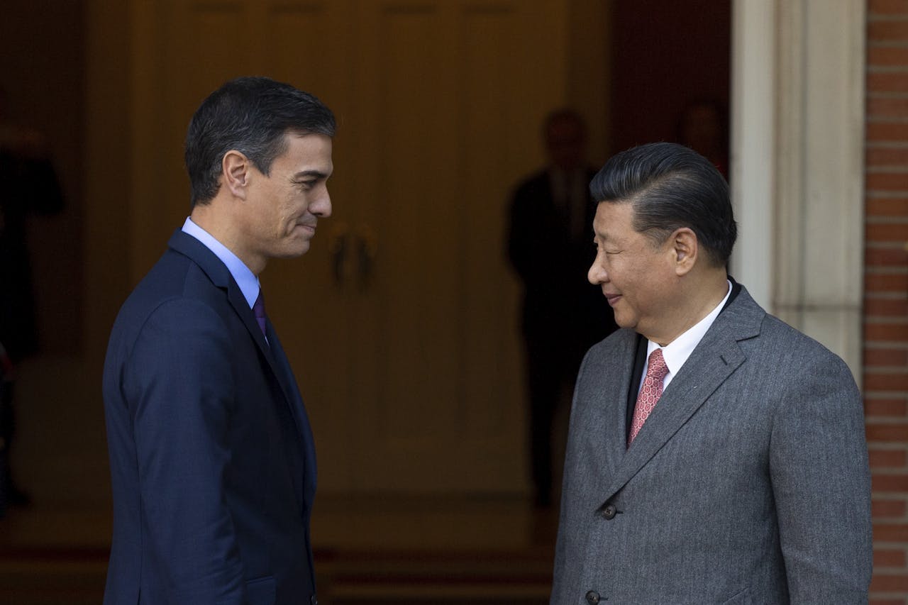 De Spaanse premier Pedro Sánchez ontvangt de Chinese President Xi Jinping in 2018 in Madrid.