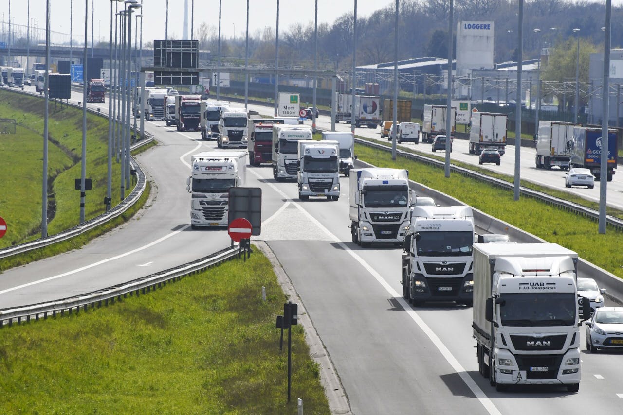 Er is betere infrastructuur nodig in Brabant, aldus VNO-NCW. 40% van het landelijke goederenverkeer gaat door Brabant en de helft van de files staat in het zuiden.
