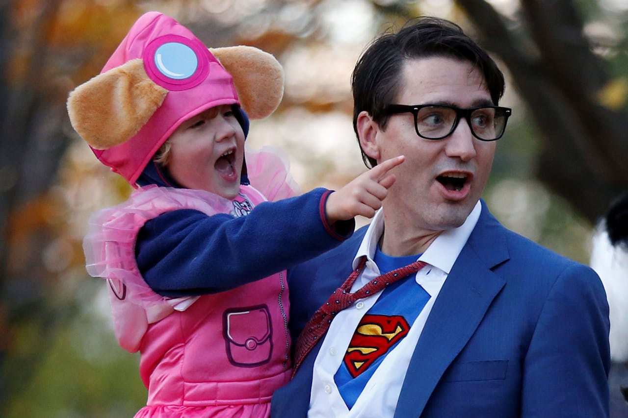 Justin Trudeau houdt wel van een verkleedfeestje. In 2017 ging hij tijdens Halloween als Superman door het leven.
