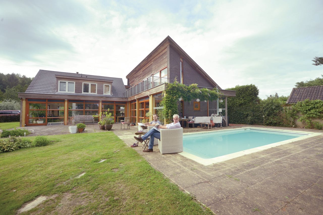 Huis te koop, Schammelte 22, Ommen. Eigenaar: Paul Cornelissen (rechts)