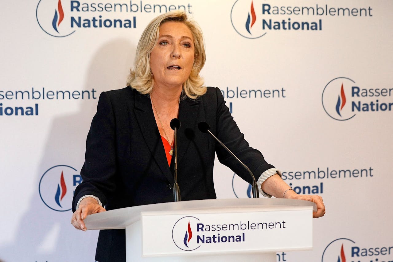 Marine Le Pen van Rassemblement National zondag tijdens een persconferentie nadat de eerste resultaten van de tweede ronde van de Franse regionale verkiezingen binnen waren gekomen.