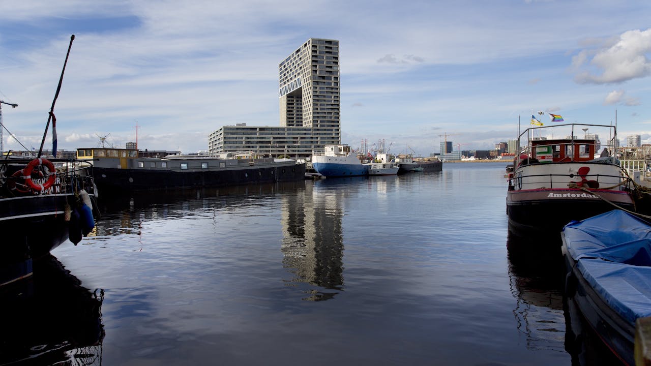 Tientallen ondernemers voor miljoenen opgelicht door 26-jarige ...