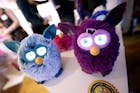 Furby-generatie koopt speelgoeddier nu voor eigen kinderen