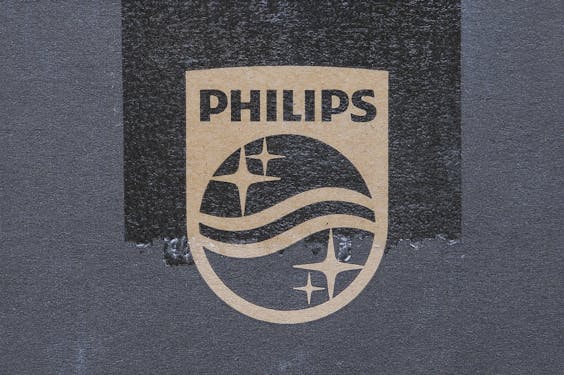 Philips sluit een vestiging in Glemsford en verplaatst de productie naar Drachten.