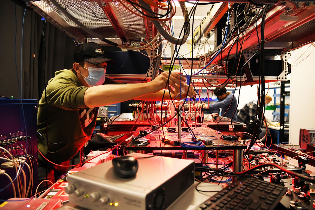 Ingenieurs in de Amerikaanse staat Colorado werken aan een kwantumprocessor.