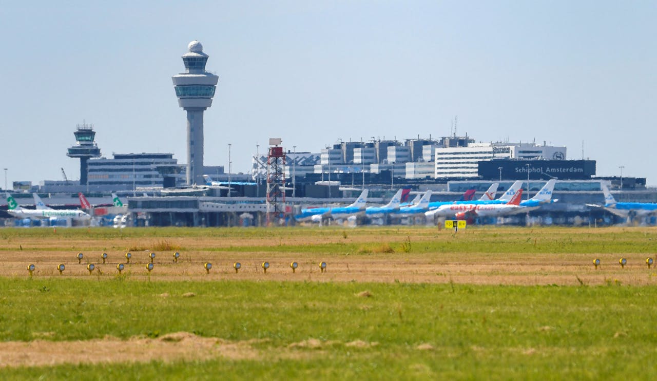 Tijdens de vorige week stakingen op Schiphol vertrokken tientallen vluchten niet, of met vertraging.