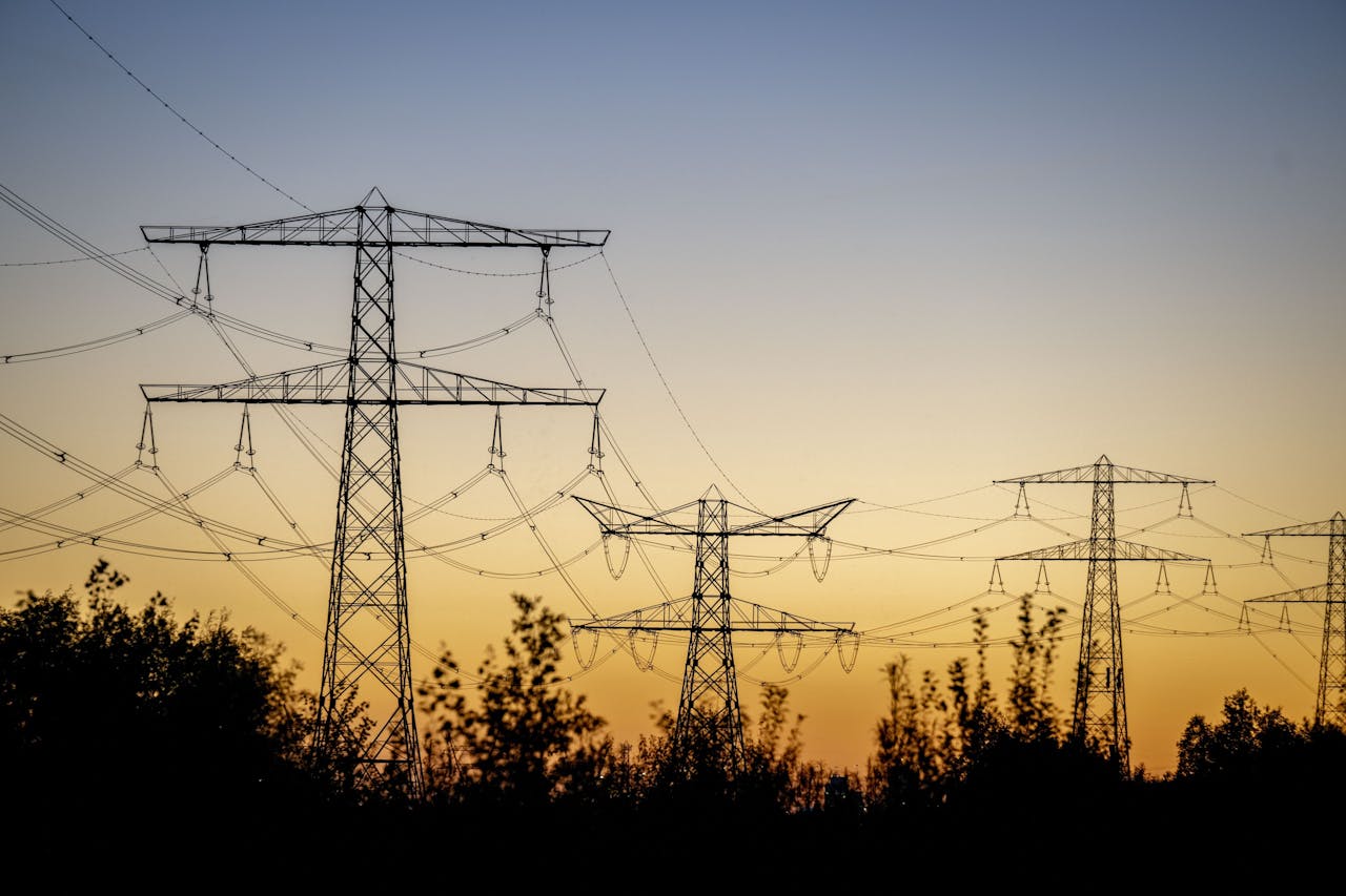 De beperkte capaciteit op het stroomnet is een van de obstakels bij de snelle uitvoering van klimaatbeleid, constateert het Planbureau voor de Leefomgeving.