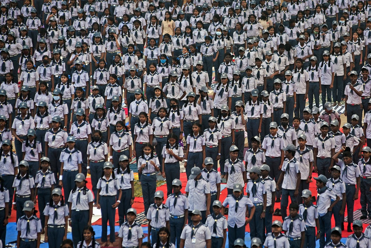 Duizenden Indiase scholieren deden begin januari mee aan een yogatraining in een stadion in de stad Chennai.