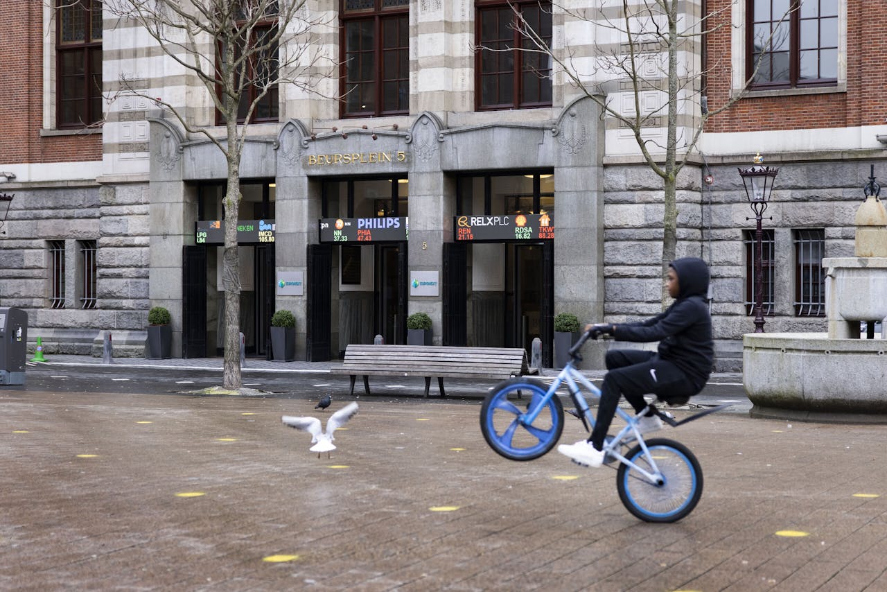 Beursplein 5 in Amsterdam. Beleggers hebben even geen trek meer in bedrijven die veel groei en grote veranderingen voorspiegelen.