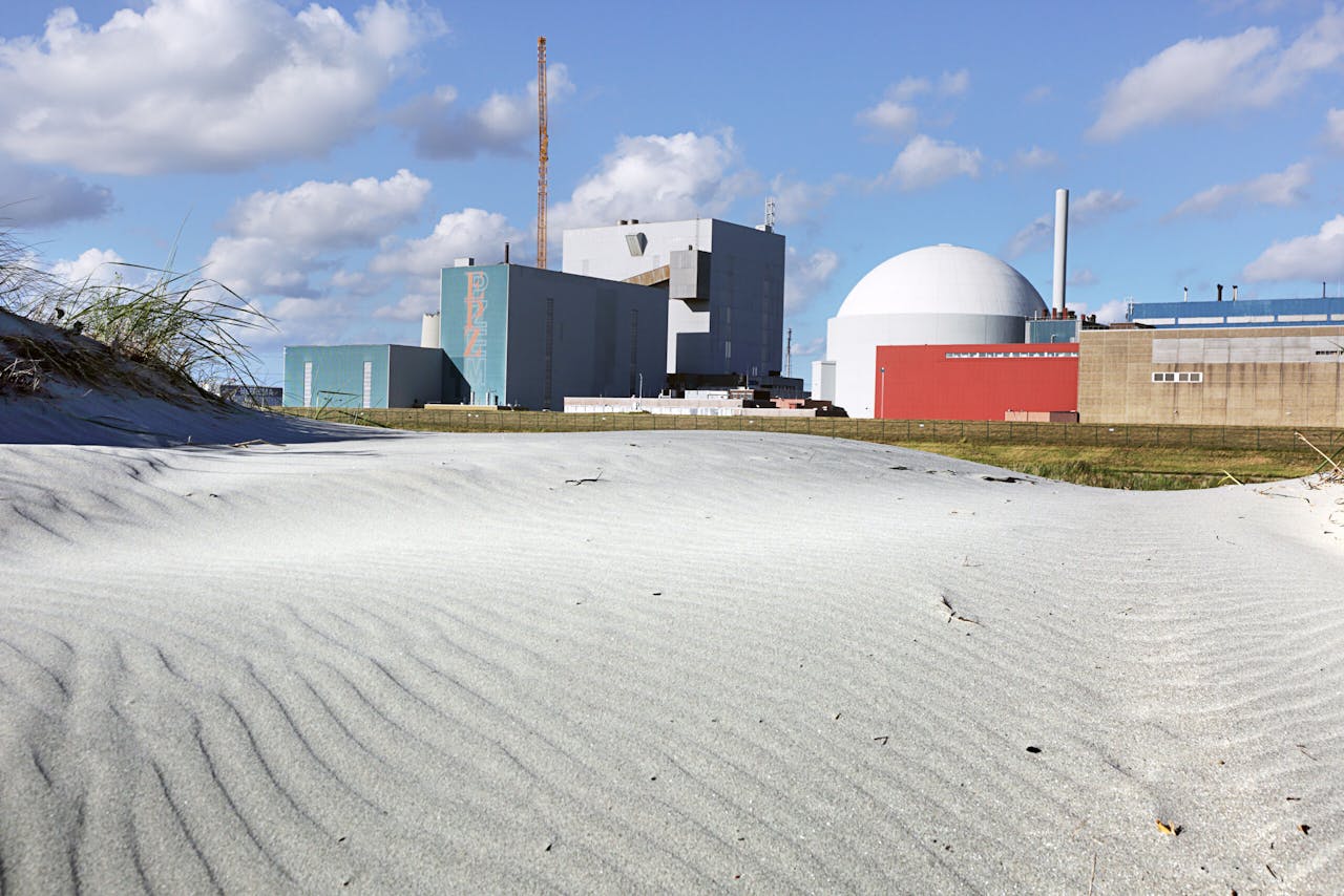 De kerncentrale Borssele staat nu gepland om in 2033 te worden gesloten. Dat kan volgens eigenaar Elektriciteits Produktiemaatschappij Zuid-Nederland ook tien of twintig jaar later.