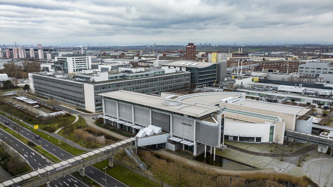 De grootste fabriek van autofabrikant Opel in Rüsselsheim.