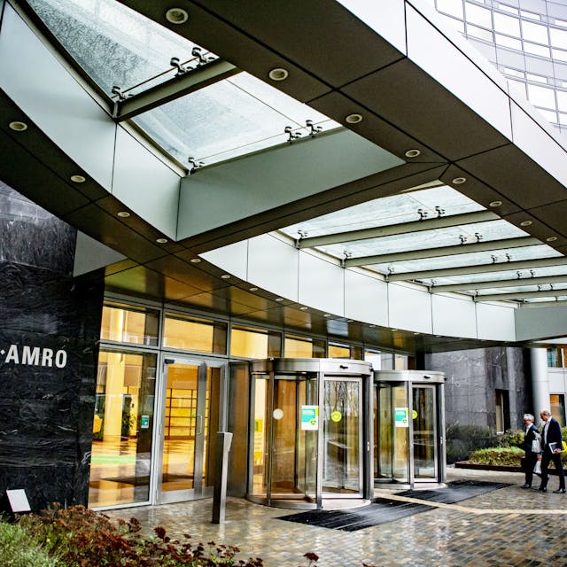 Witwasschikking ABN Amro klaar voor toets door speciale commissie