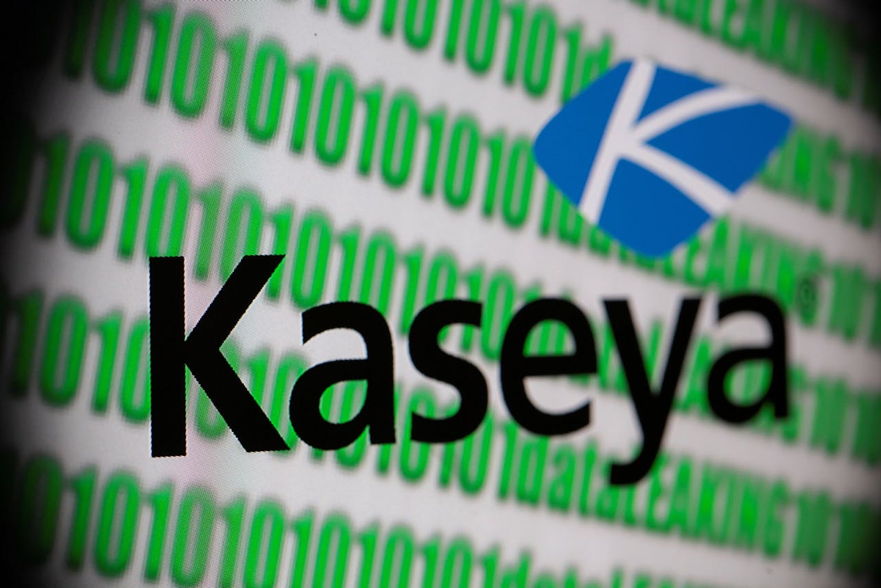 Volgens de oud-medewerkers nam Kaseya zijn beveiliging eerder überhaupt niet serieus. Het zou bijvoorbeeld zwakke versleuteling en slechte wachtwoorden hebben gebruikt.