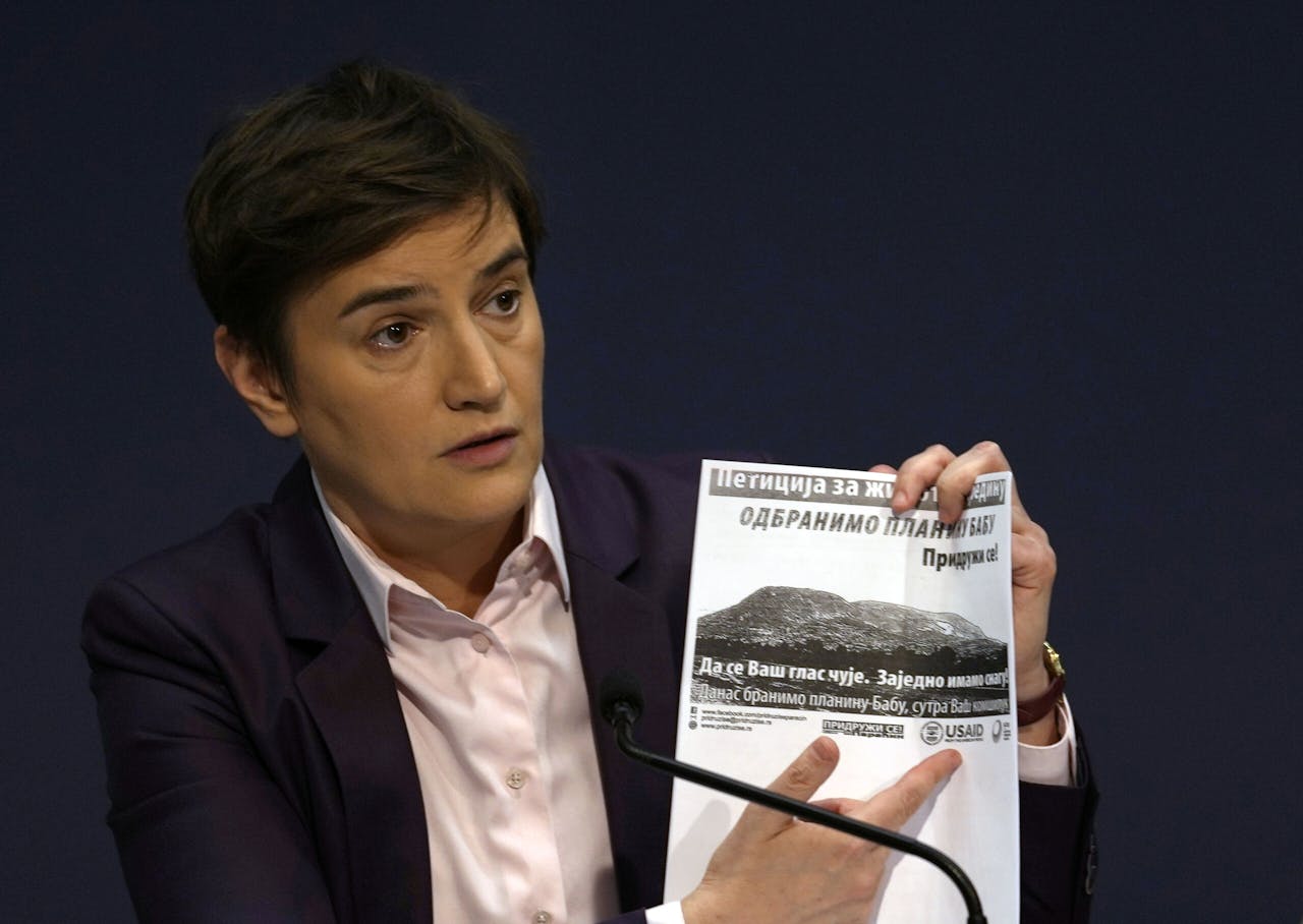 De Servische premier Ana Brnabic zei dat de beslissing om het project van $2,4 mrd te schrappen volgt op verzoeken van milieugroeperingen.