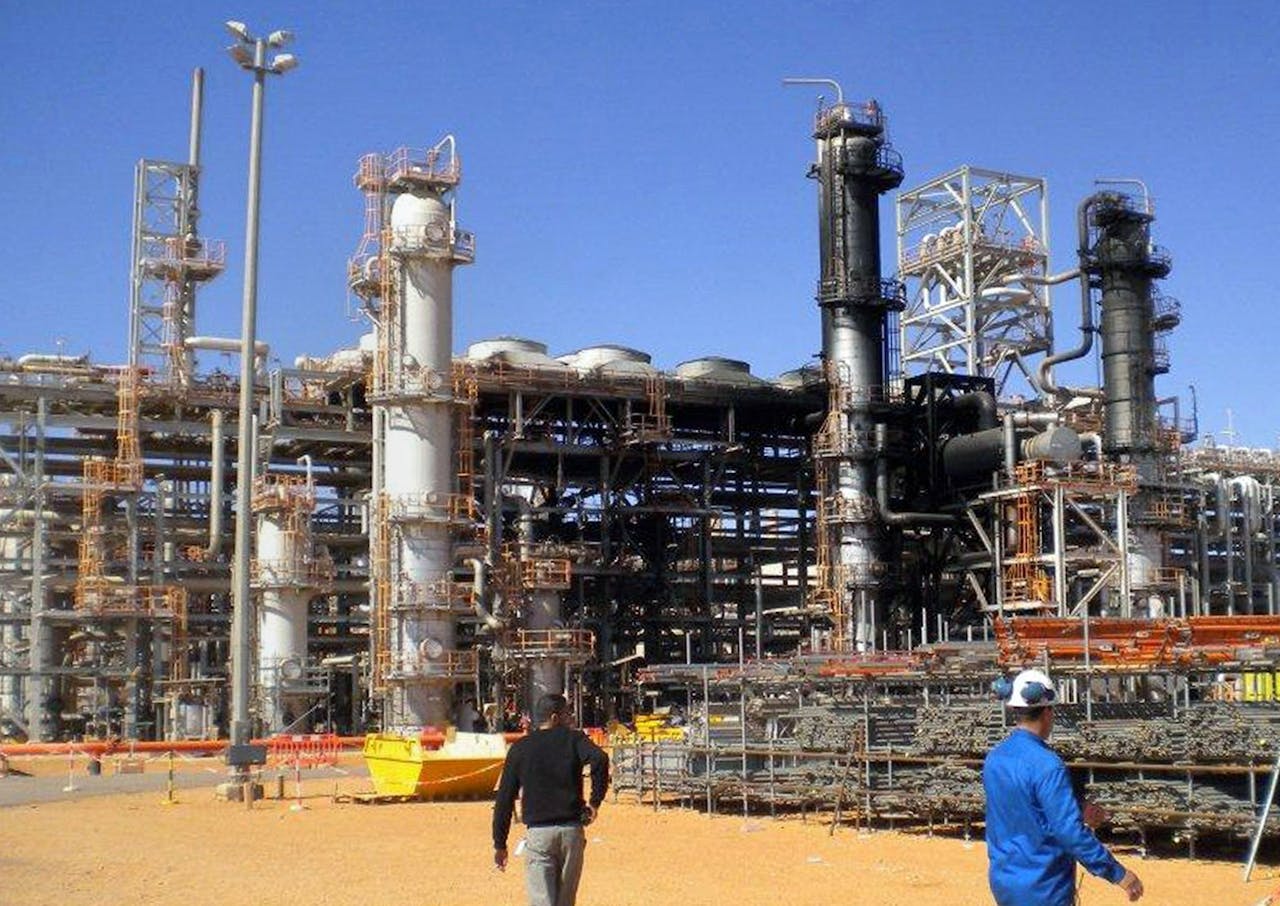 Productie van aardgas in de Algerijnse woestijn nabij de zuidoostelijke stad In Amenas. In 2013 was deze locatie doelwit van een gijzelingsactie door islamistische strijders.
