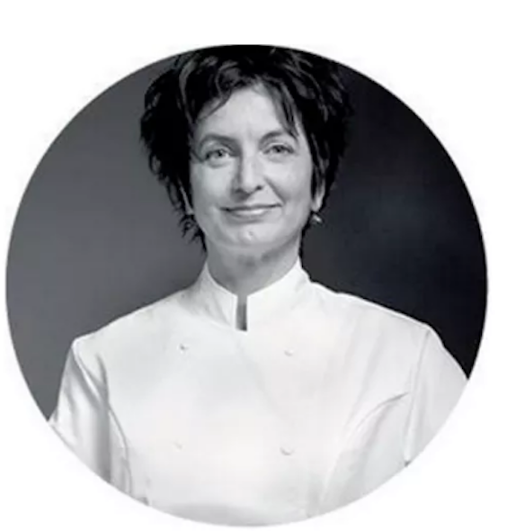 Hilary Akers is kok, vinoloog en historicus. Voor  FD Persoonlijk  schrijft zij de cursus: hoe word ik  restaurantcriticus?